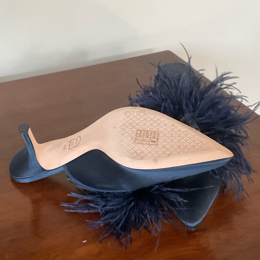 Elegant Navy Tory Burch Feathered Embellished Silk Mule Heels, size 8 - Picture 4 of 4